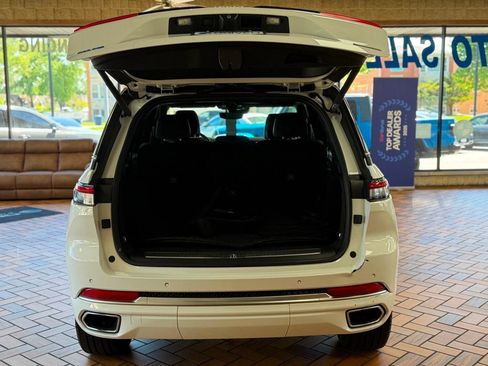 Used 2022 Jeep Grand Cherokee Summit w/ Luxury Tech Group V AWD/4WD image 27