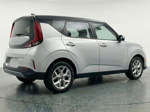 Used 2025 Kia Soul LX w/ LX Technology Package FWD image 9