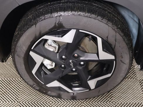 Used 2025 Kia Seltos S image 17