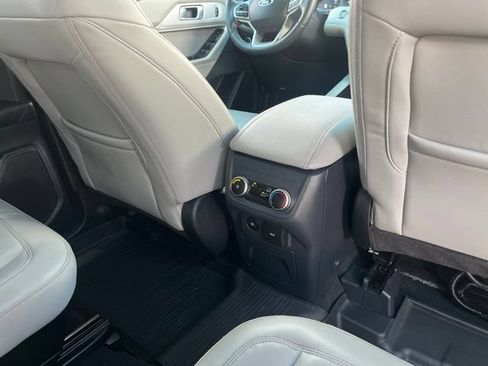 Used 2026 Ford Explorer Active w/ Active Comfort Package RWD image 12
