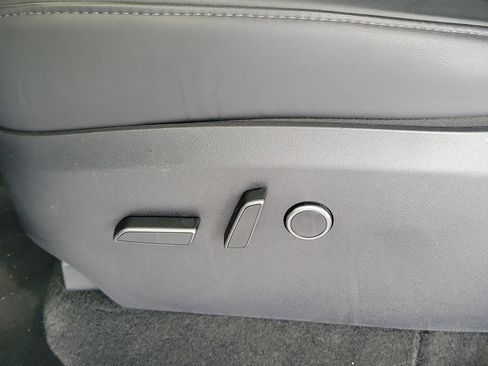 Used 2023 Tesla Model Y Long Range image 19