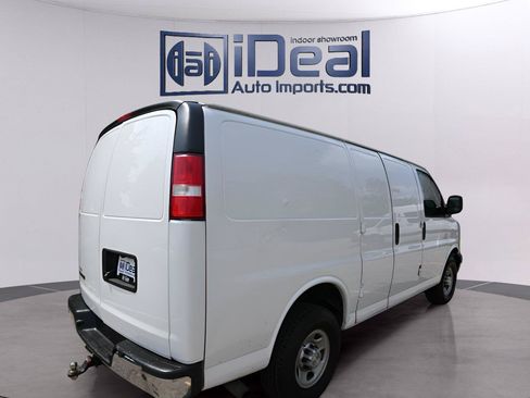 Used 2017 Chevrolet Express 3500 RWD image 5