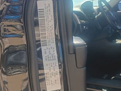 Used 2017 Jeep Cherokee High Altitude AWD/4WD image 6