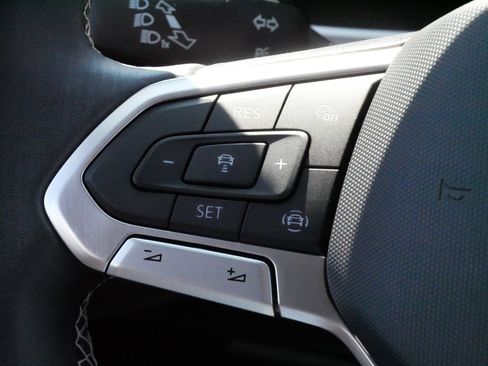 Certified 2023 Volkswagen Atlas SE image 25