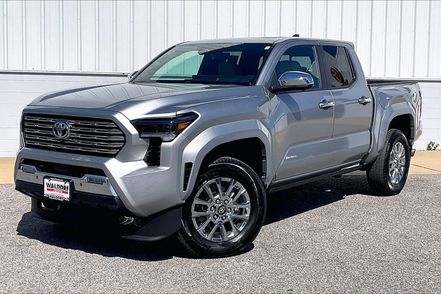 Used 2025 Toyota Tacoma Limited AWD/4WD image 2
