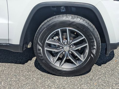 Certified 2018 Jeep Grand Cherokee Limited image 10