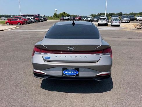Used 2023 Hyundai Elantra SEL w/ Convenience Package FWD image 6