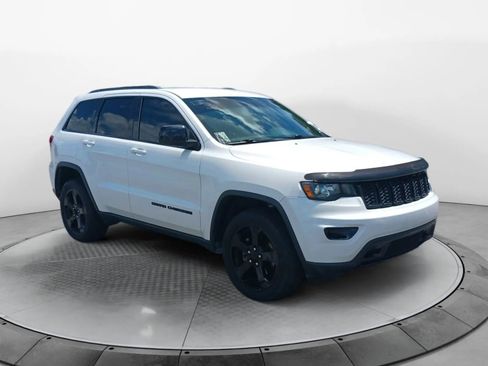 Used 2019 Jeep Grand Cherokee Laredo image 1