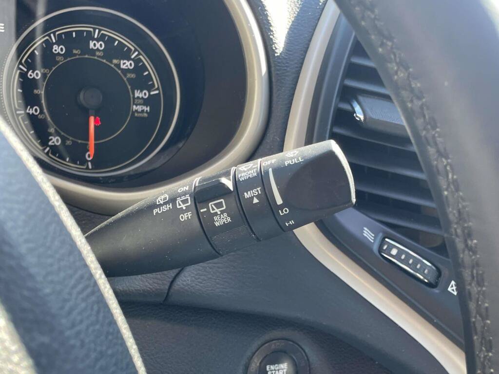 Used 2018 Jeep Cherokee Limited AWD/4WD image 36