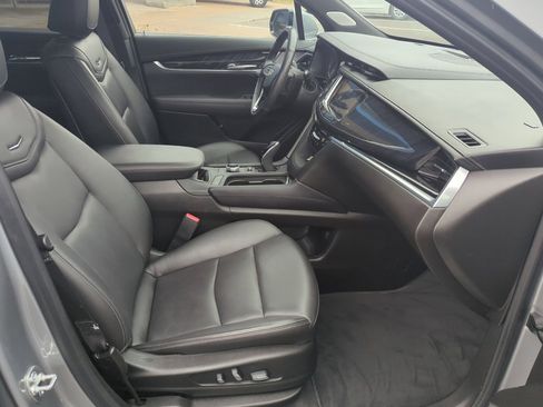 Used 2025 Cadillac XT6 Premium Luxury image 27