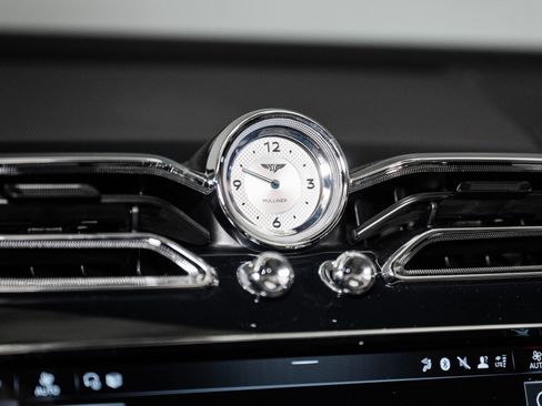 Used 2025 Bentley Bentayga Extended Wheelbase image 46