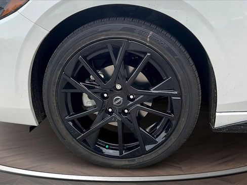 New 2025 Nissan Sentra SR w/ SR Premium Package image 12