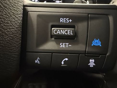 Used 2026 Nissan Pathfinder SV image 37