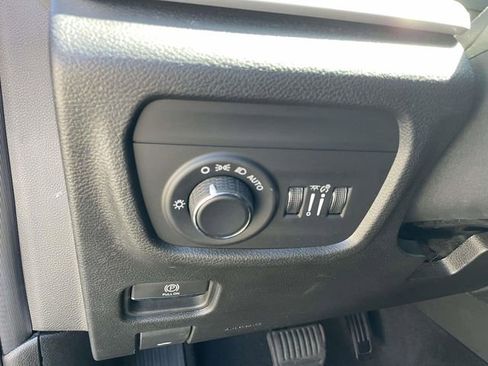 Used 2023 Jeep Grand Cherokee L Laredo image 15