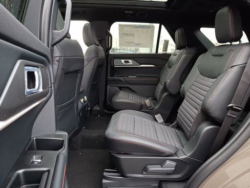 New 2026 Ford Explorer ST-Line w/ ST-Line Street Pack image 5