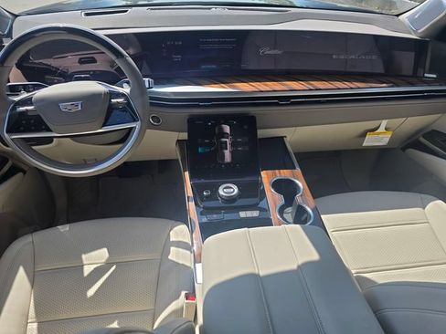 New 2026 Cadillac Escalade Platinum Sport AWD/4WD image 16
