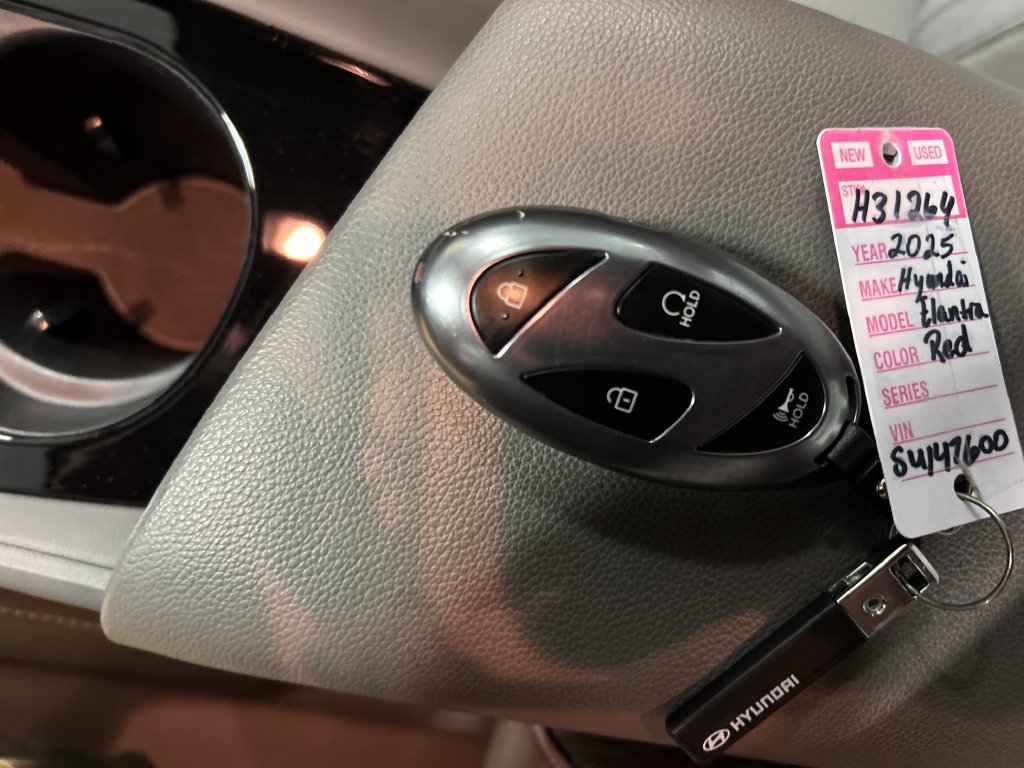 Used 2025 Hyundai Elantra Hybrid FWD image 20