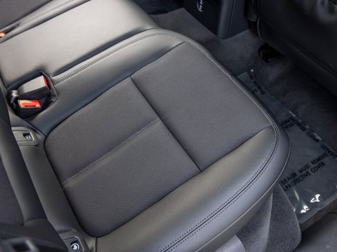 Certified 2025 Porsche Macan image 46