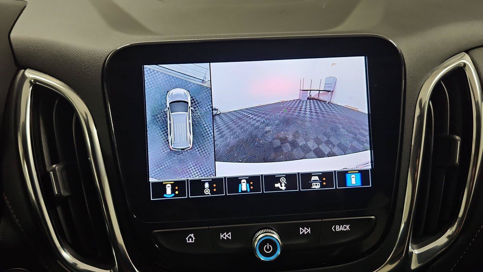 Used 2023 Chevrolet Equinox Premier FWD image 17