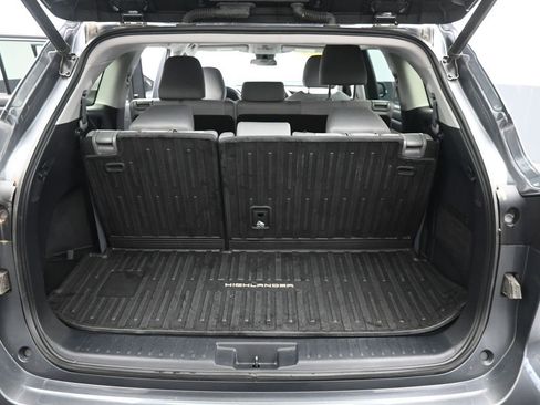Used 2021 Toyota Highlander LE AWD/4WD image 23