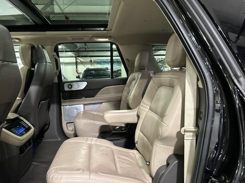 Certified 2023 Lincoln Navigator L Reserve AWD/4WD image 21