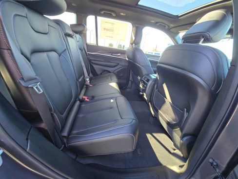 New 2025 Jeep Grand Cherokee Limited w/ Black Appearance Package image 14
