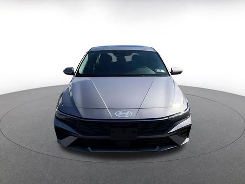 Used 2025 Hyundai Elantra Limited image 5