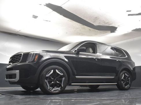 Used 2025 Kia Telluride S FWD image 40