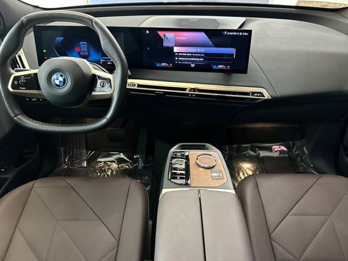 Used 2023 BMW iX xDrive50 w/ Premium Package image 28