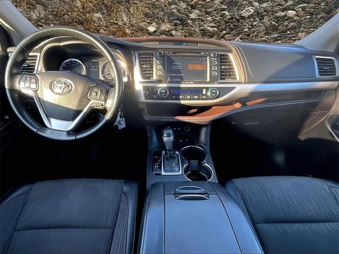 Used 2019 Toyota Highlander LE image 13