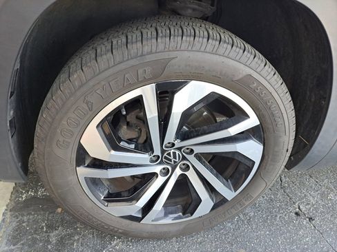 Used 2020 Volkswagen Atlas Cross Sport SEL R-Line image 25