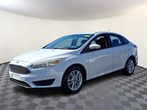 Used 2016 Ford Focus SE FWD image 3