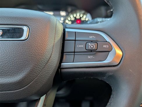 Used 2024 Jeep Compass Latitude image 12