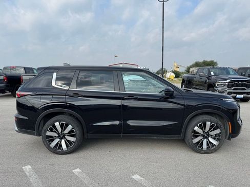 Used 2025 Mitsubishi Outlander SE FWD image 6