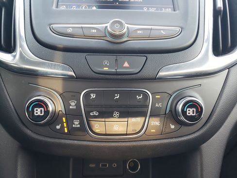 Used 2022 Chevrolet Equinox LT w/ Driver Convenience Package image 22