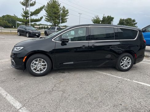 New 2026 Chrysler Pacifica Select image 17