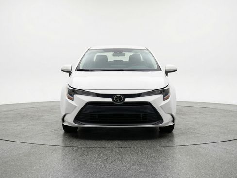 Used 2025 Toyota Corolla LE FWD image 2