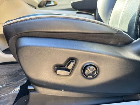 Used 2023 Chrysler Pacifica Limited image 48