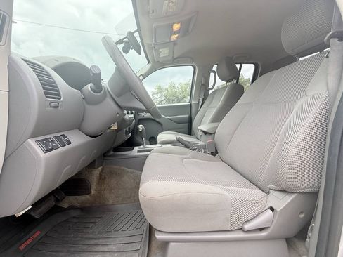 Used 2016 Nissan Frontier SV RWD image 12