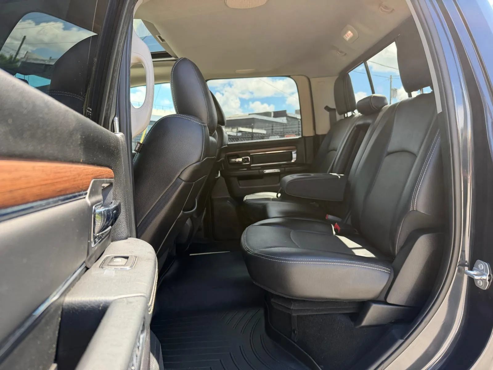 Used 2016 RAM 1500 Laramie w/ Convenience Group AWD/4WD image 39