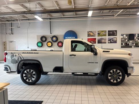 Used 2025 Chevrolet Silverado 2500 W/T AWD/4WD image 2