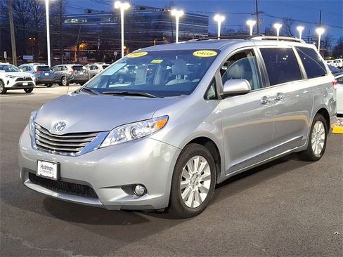 Used 2014 Toyota Sienna XLE image 4