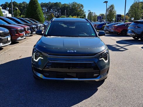 New 2025 Kia Niro EX Touring image 2