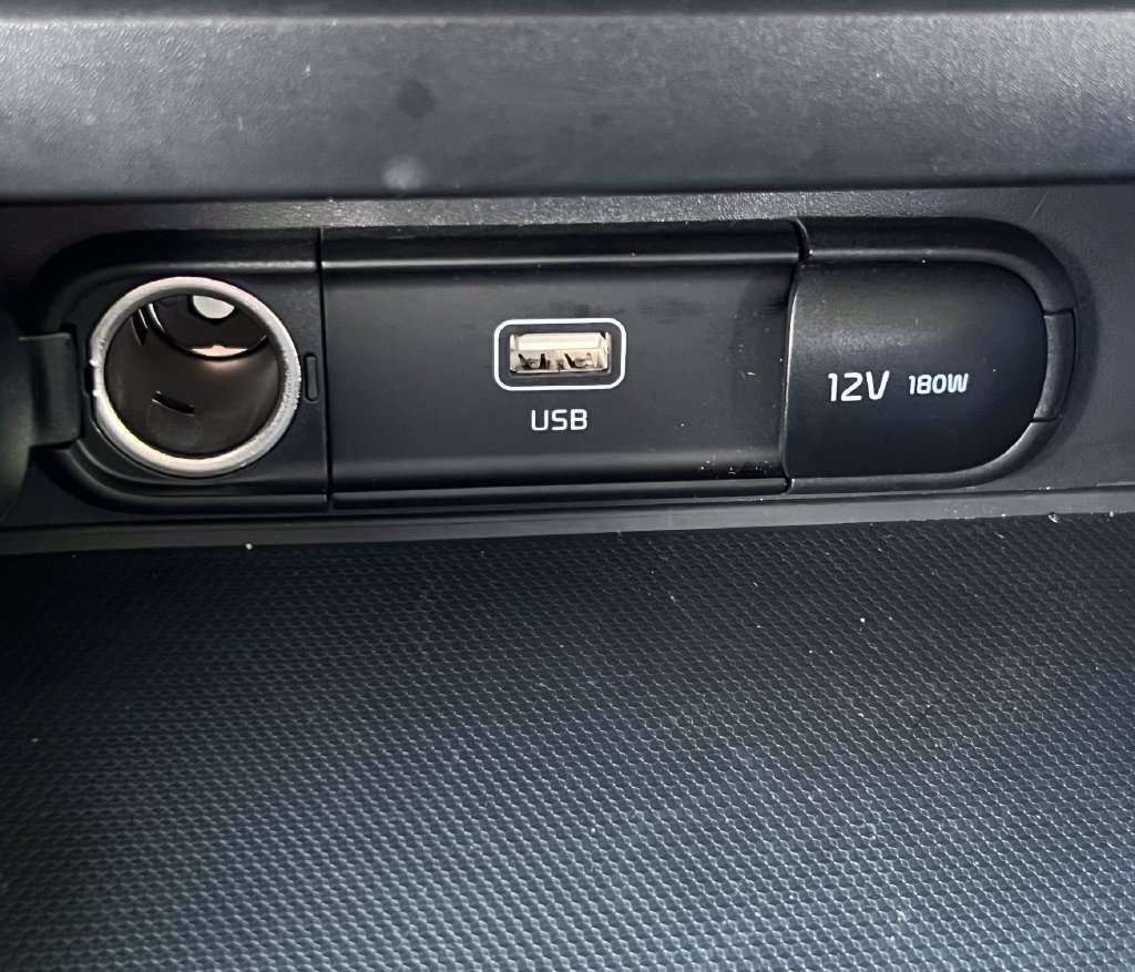 Used 2025 Kia Soul LX w/ LX Technology Package FWD image 28