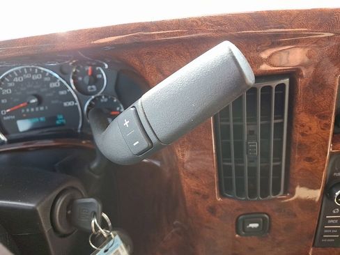 Used 2018 Chevrolet Express 2500 w/ Enhanced Convenience Package image 14