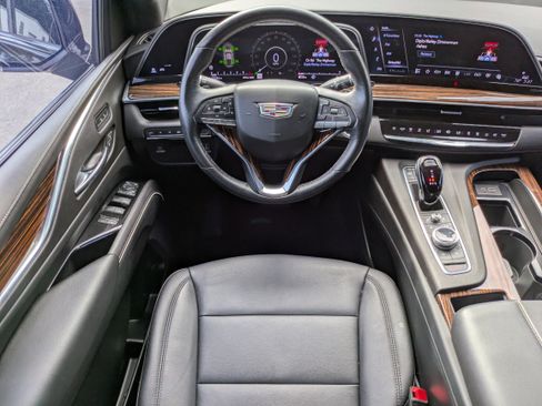Used 2022 Cadillac Escalade Luxury image 1