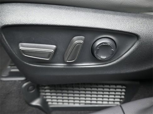 Used 2022 Toyota Sienna XLE image 33