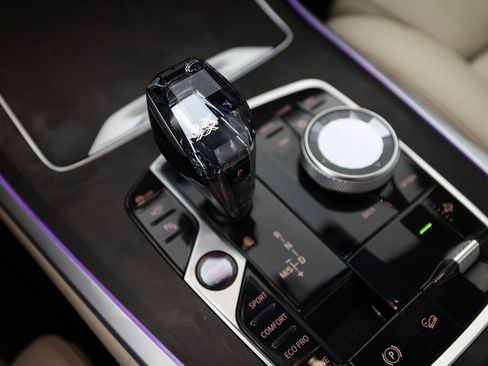 Used 2022 BMW X7 xDrive40i w/ M Sport Package image 29