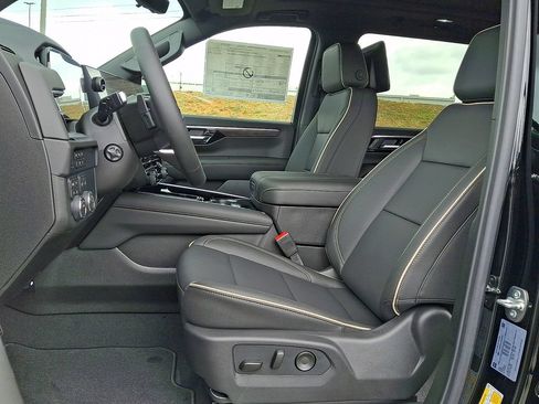 New 2026 Chevrolet Suburban Premier AWD/4WD image 6