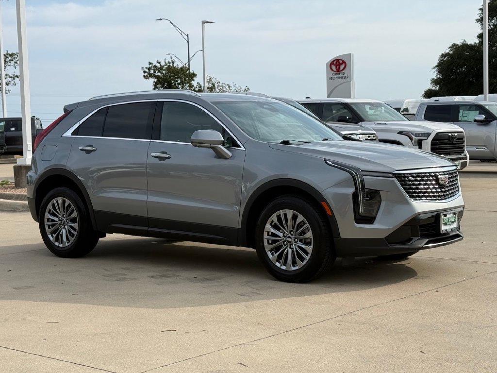 Used 2025 Cadillac XT4 Premium Luxury FWD image 6